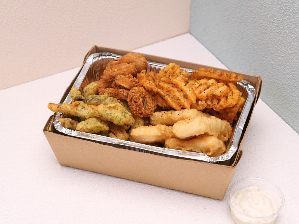 炸物拼盤 (魷魚.洋蔥圈.鯛魚柳.薯條)