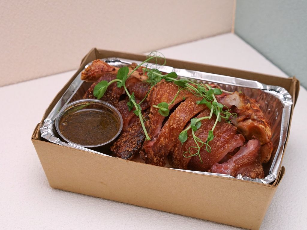 德國黑椒汁咸豬手 (一隻)